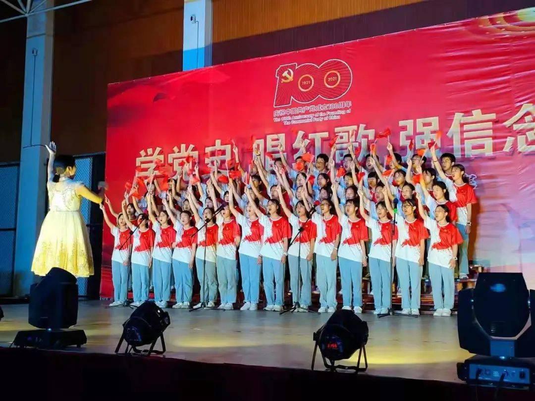 古怪巫师逃离村庄